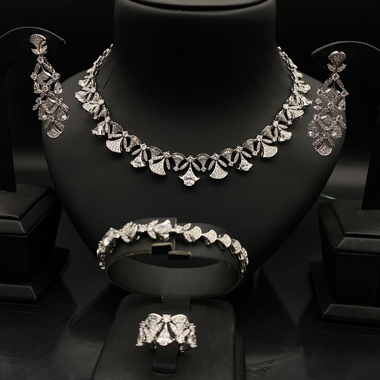 Silver-Finish Floral Zircon Jewelry Set 2